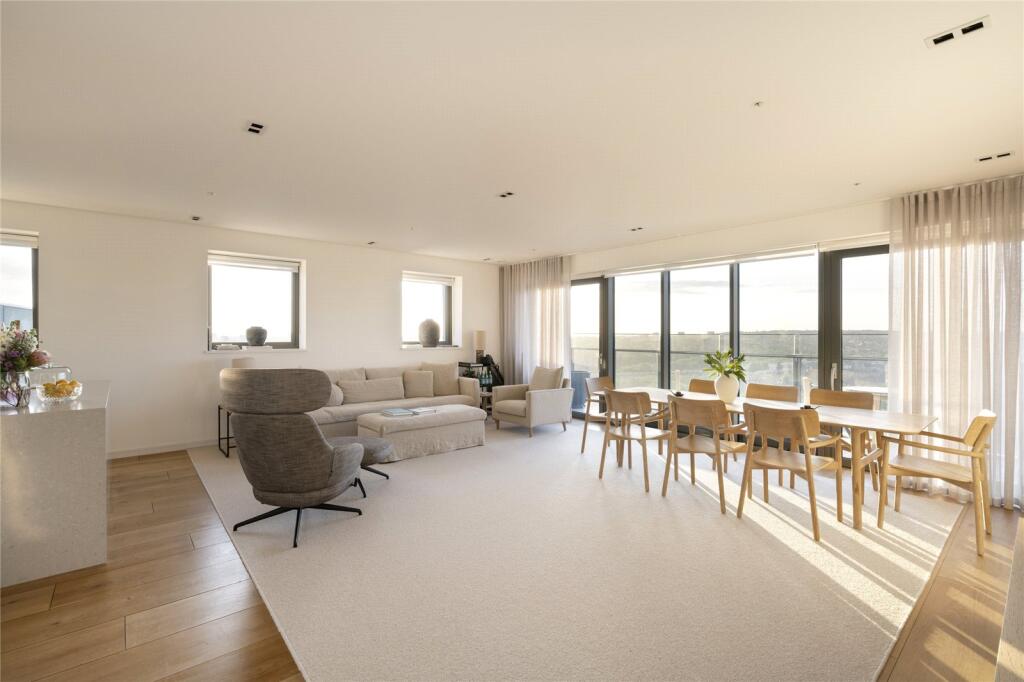 Kitchen/Reception