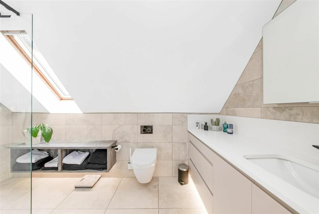 BEDROOM ONE EN-SUITE