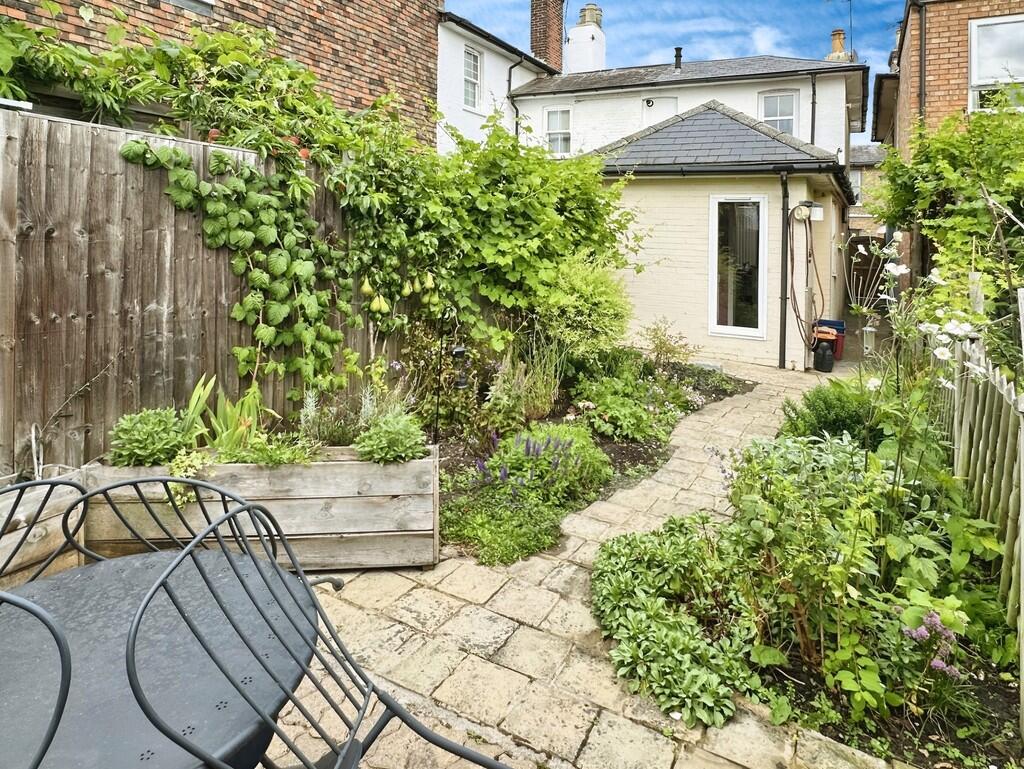 Garden (b)