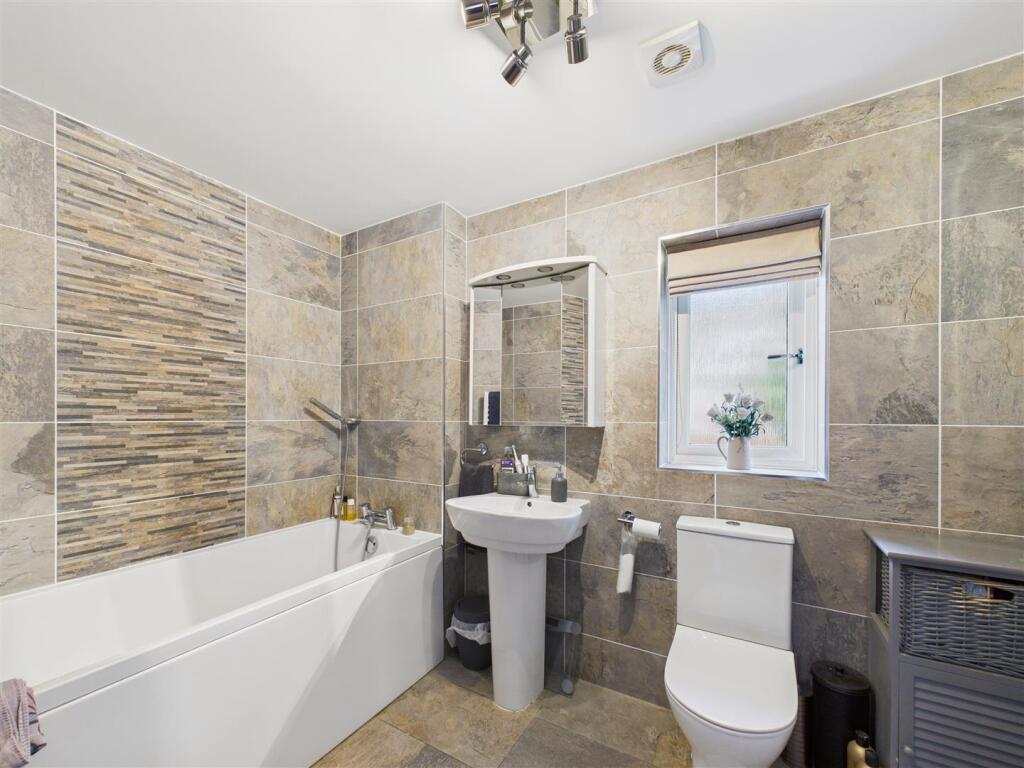 En-Suite Bathroom