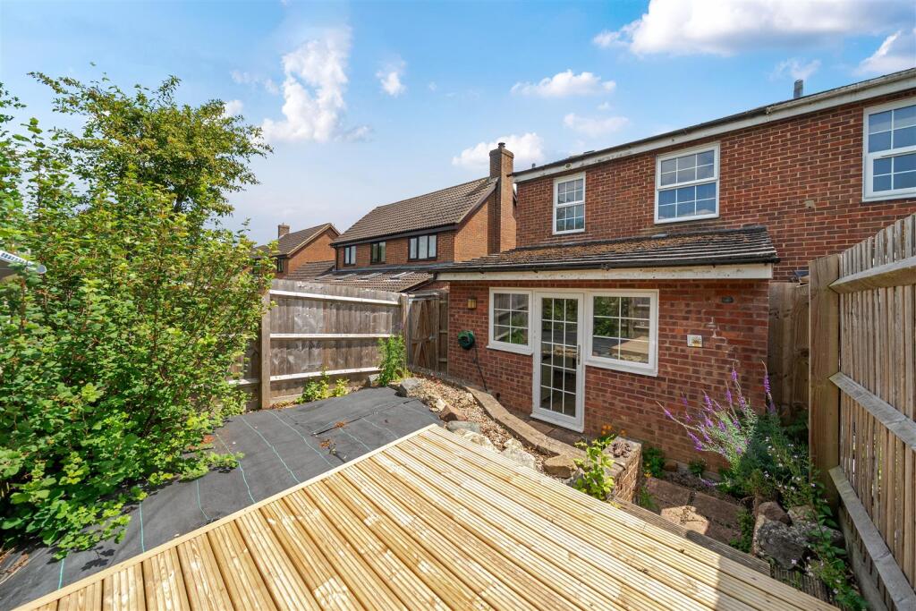 63 Simons Walk, Pattishall