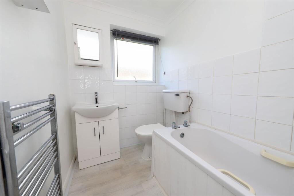 nicholas james The Mount bathroom_.jpg