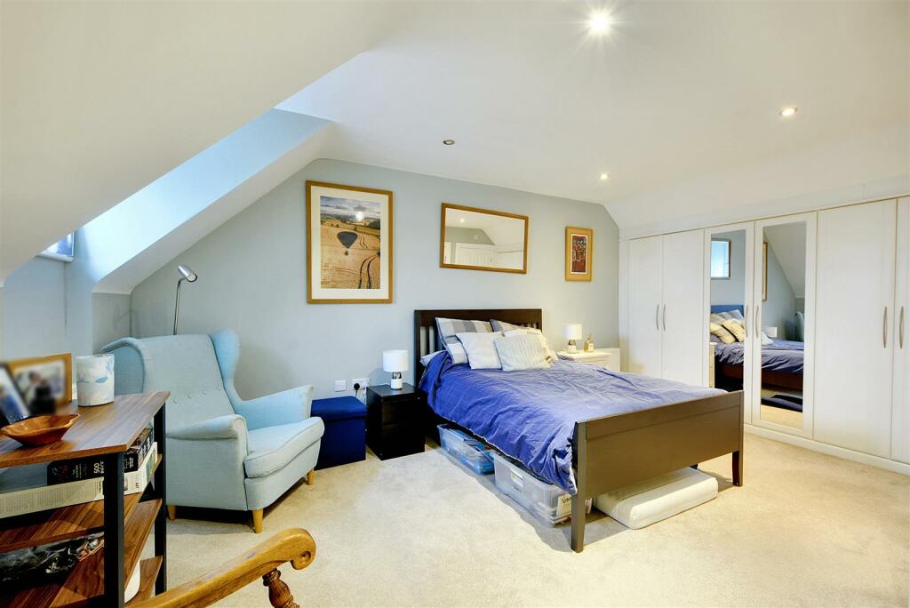 Bedroom 1_2.jpeg