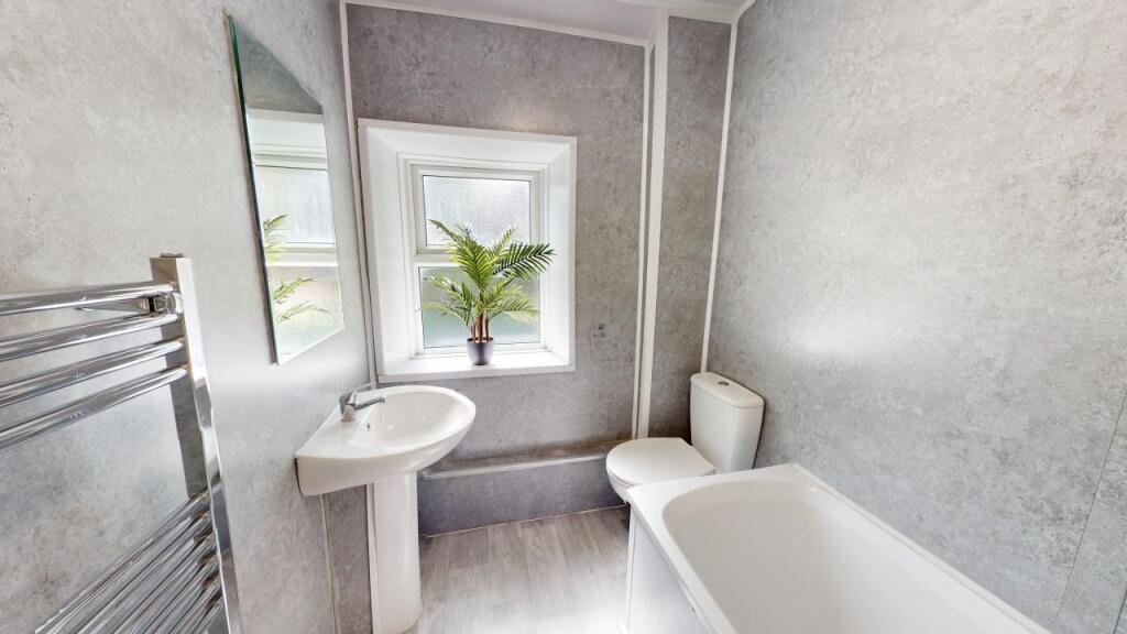 161-Whitham-Road-bathroom, pic 1.jpg