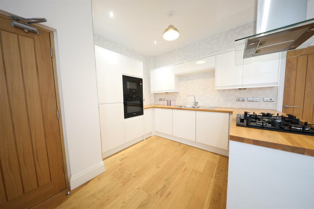 8 Academy - Kitchen close.jpeg