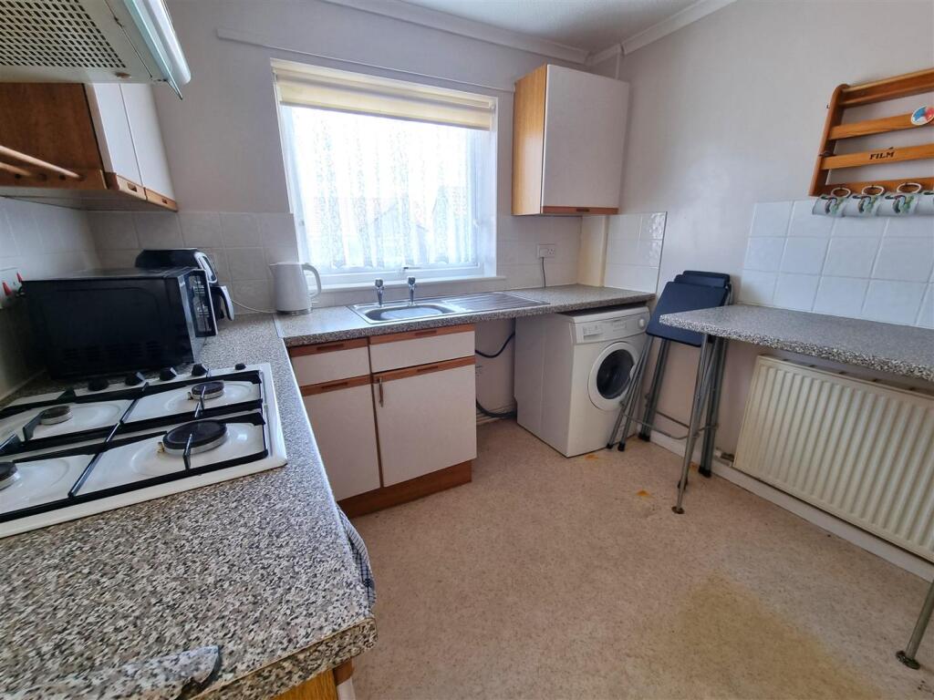 Kitchen new 2.jpg