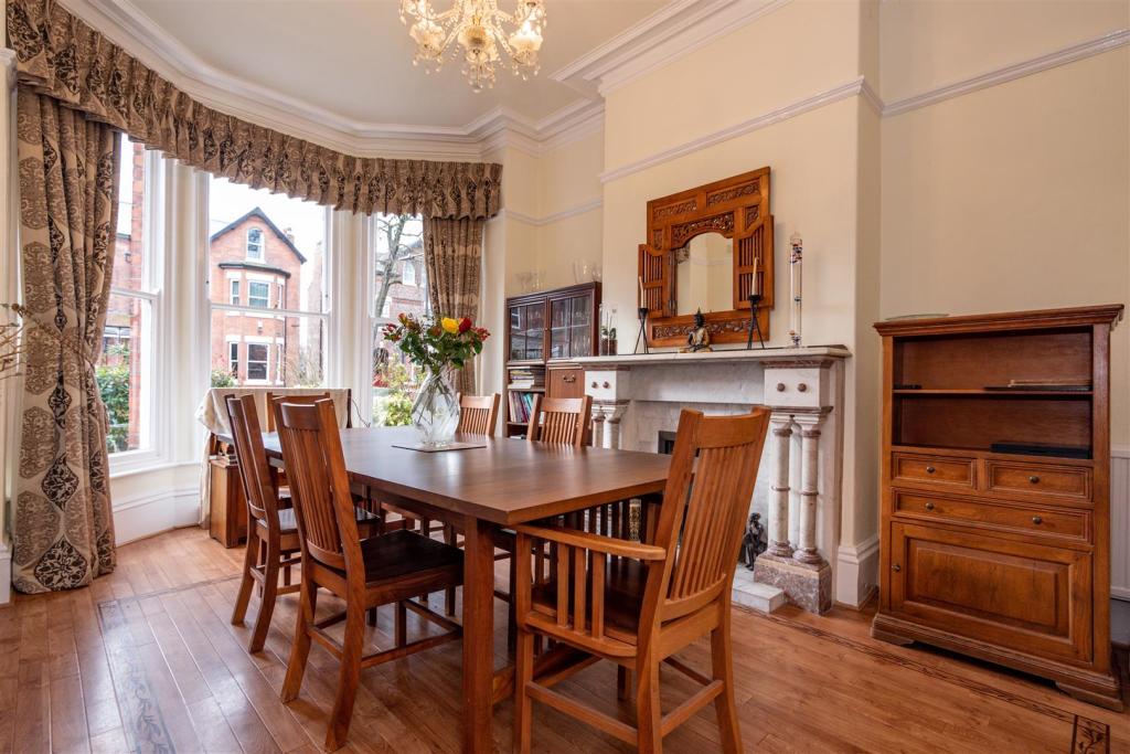 Dining Room.jpg