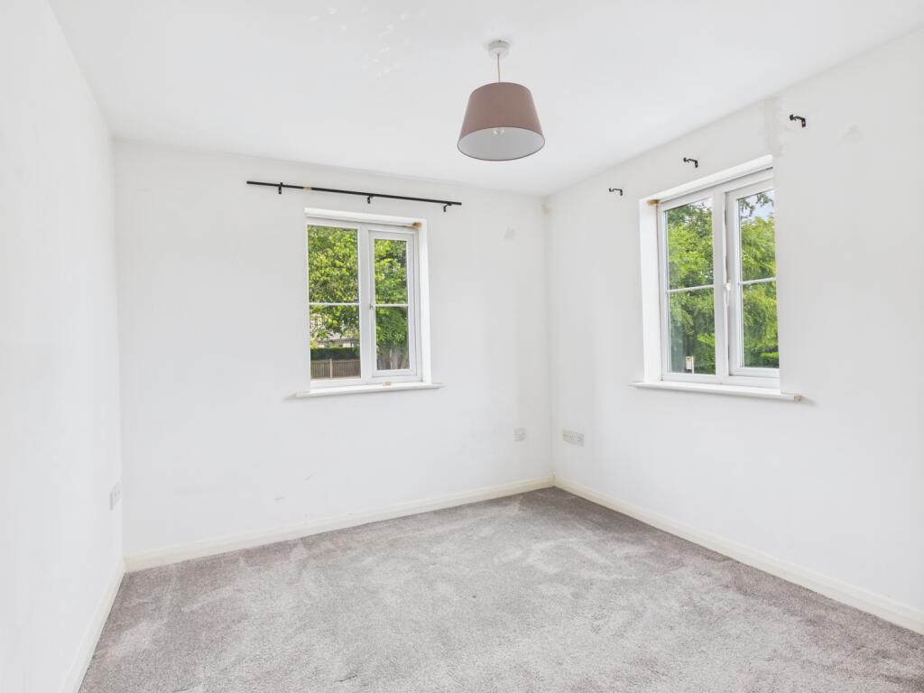 CAM03729G0-PR0070-STILL008