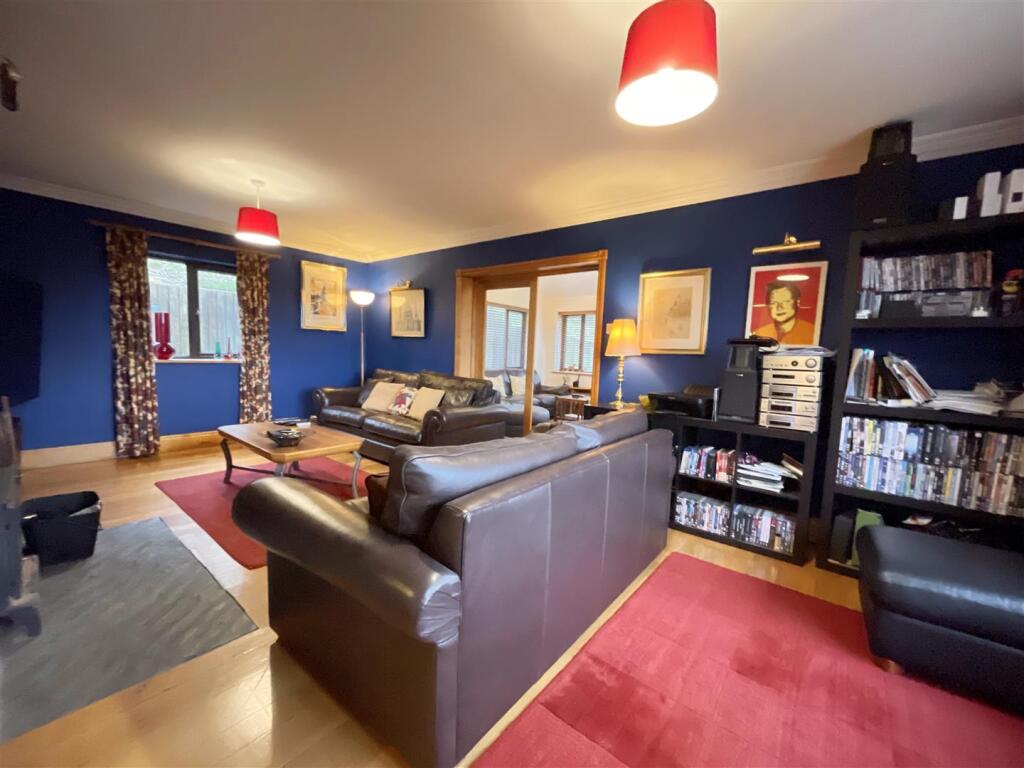 Fron Briallen Lounge pic 1.jpg