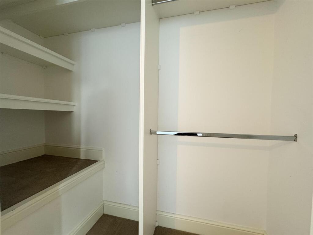 Walk-in Wardrobe