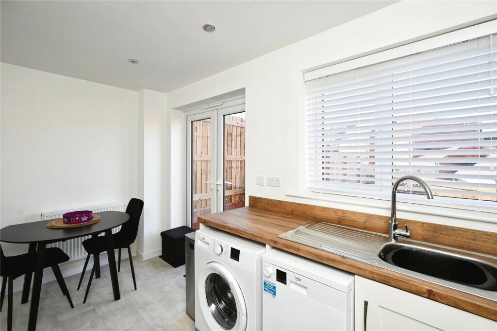 Kitchen - Dining Roo