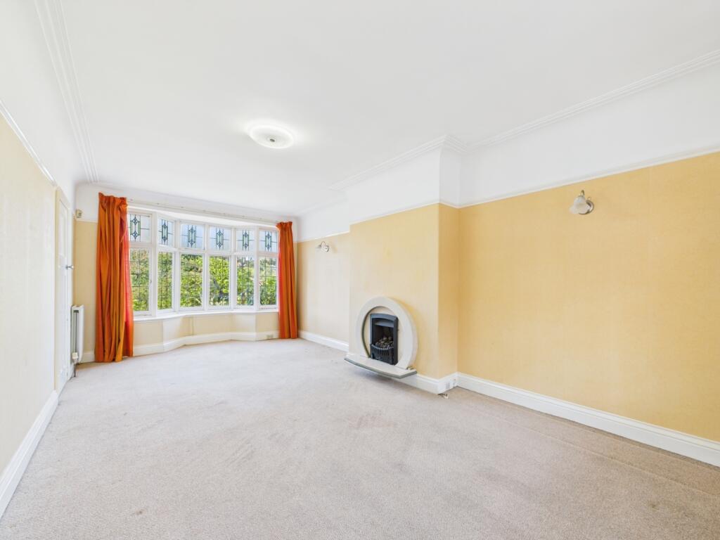 CAM02386G0-PR0142-STILL006