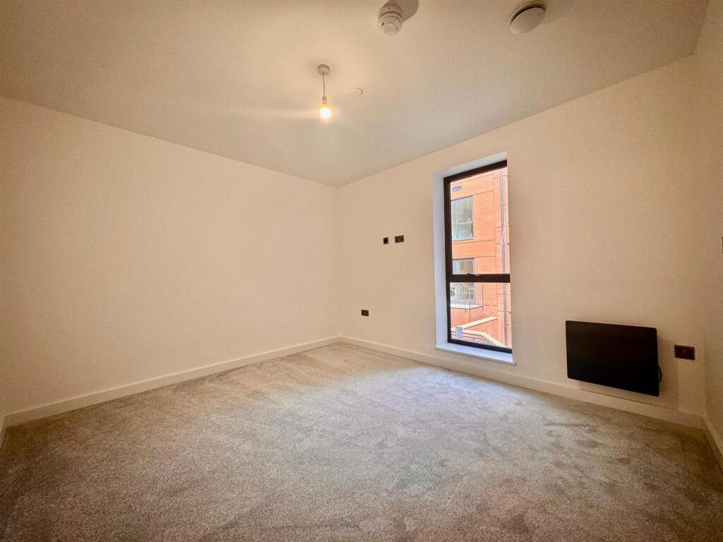 Bedroom pic 3.jpeg