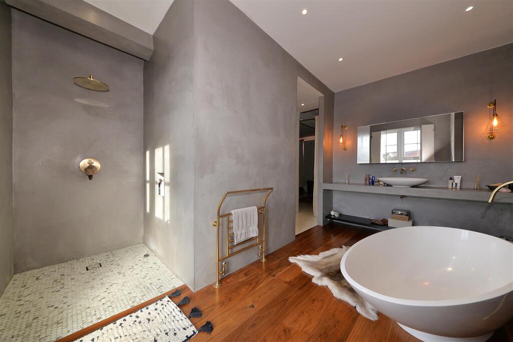 Apt 1 James Street - New EnSuite 4.jpg