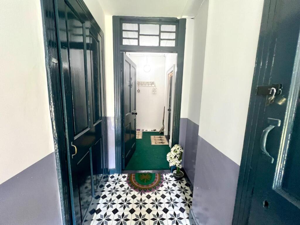 Hallway (L-Shaped)
