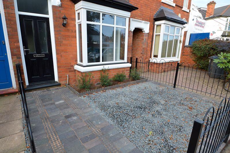 FRONT GARDEN