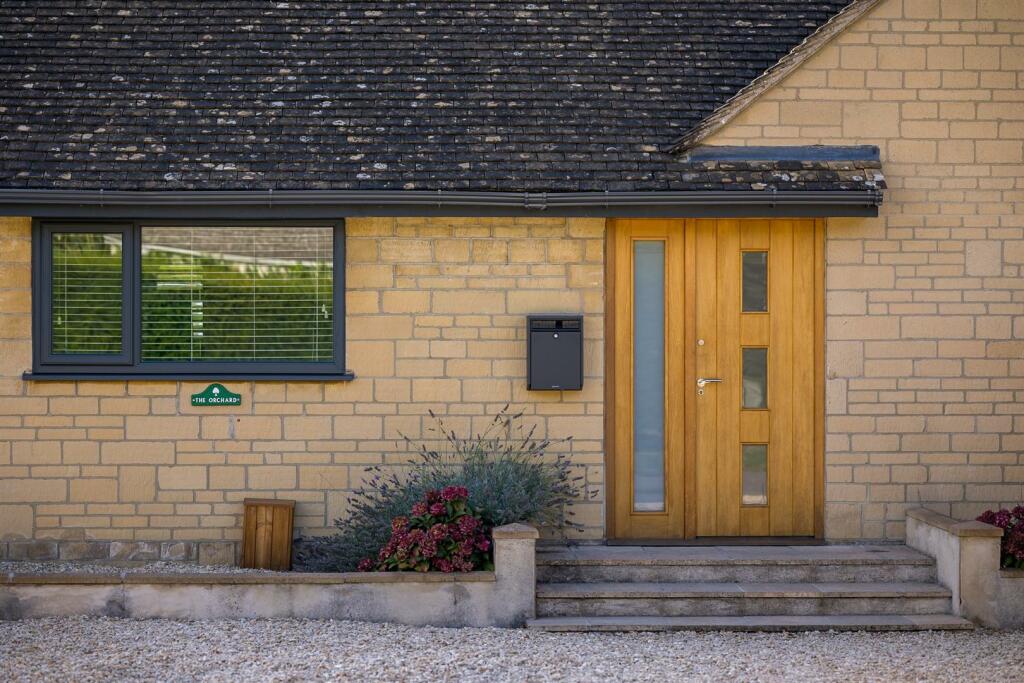 9 - The Orchard - GL7 6DU - Web.jpg
