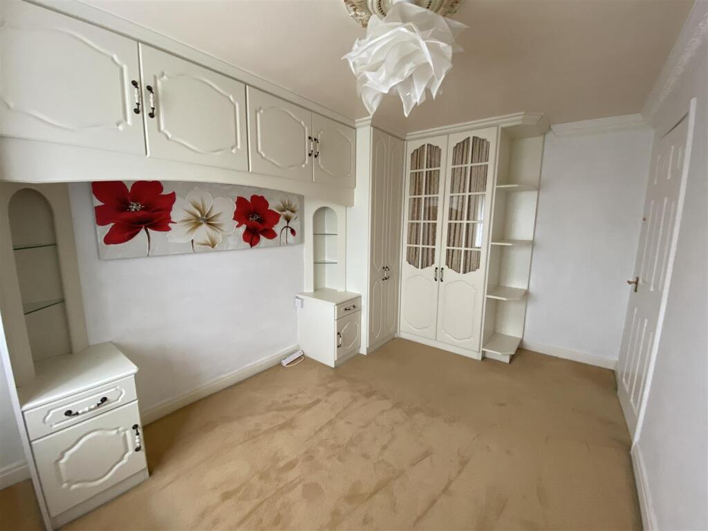 Bedroom no.1 rear double: