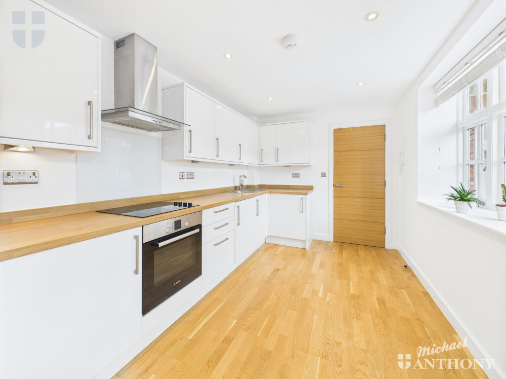 CAM03852G0-PR0362-STILL004