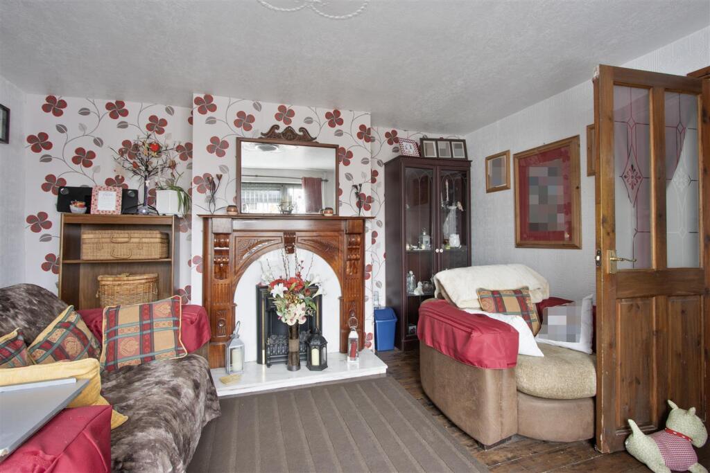 Heather Avenue, Heath, Chesterfield