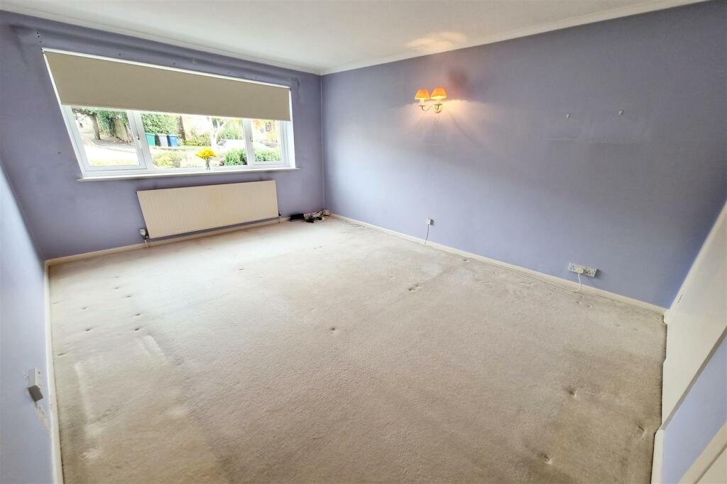 BEDROOM 1: