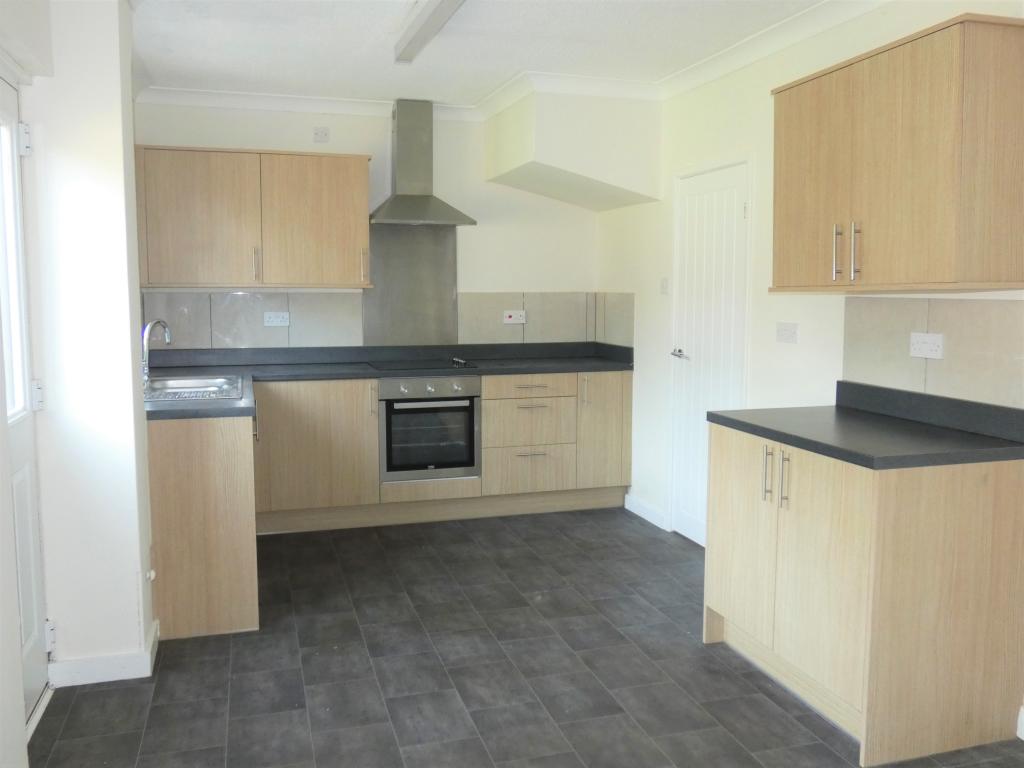 Pic 2 Kitchen.jpg