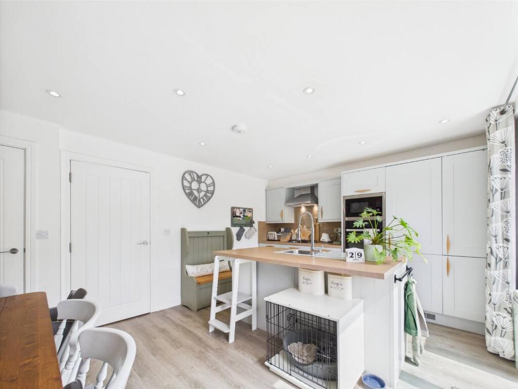 Kitchen/Dining Area