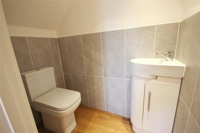 cloakroom  flat 5.jpg