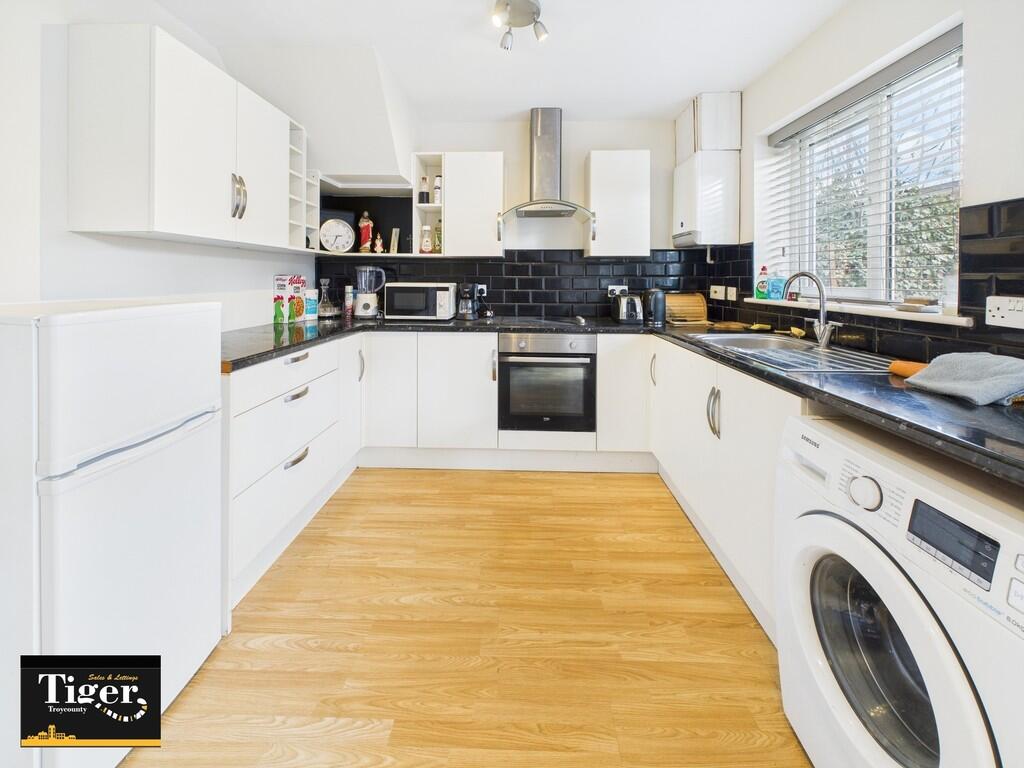 CAM02176G0-PR0495...