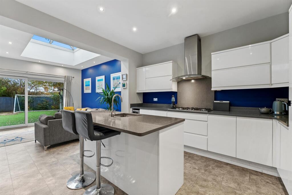 2 Old Lane kitchen 2.jpg