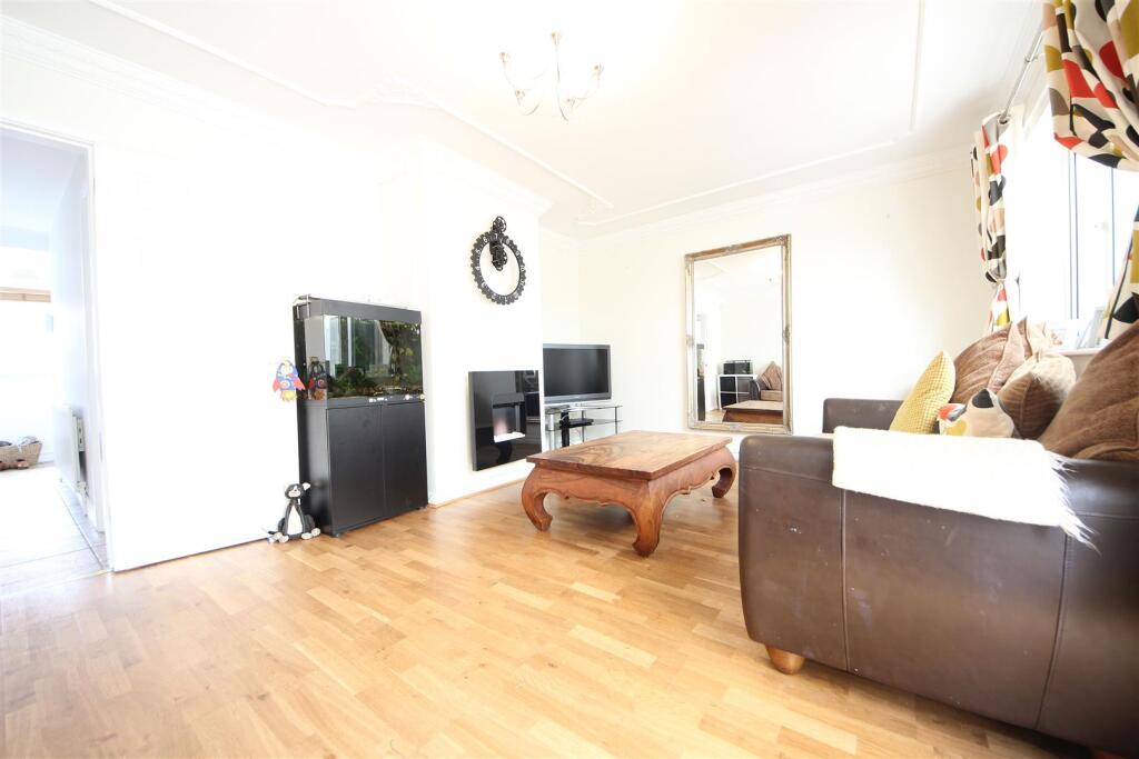 Lounge/Dining Room