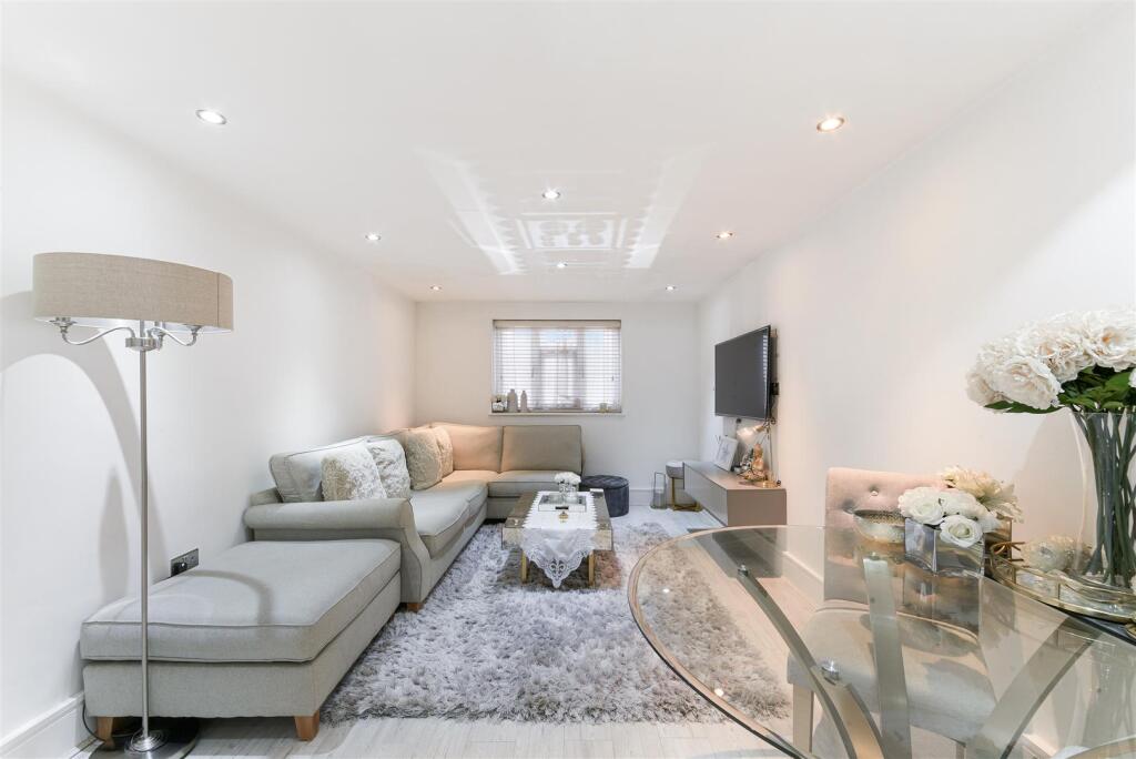 ROYAL CREST HOUSE,1B (14).jpg