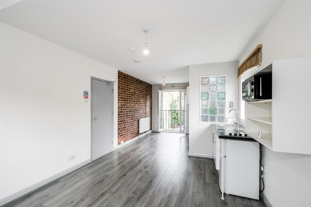 Studio 4, 84 Elphinstone Road-18_web.jpg