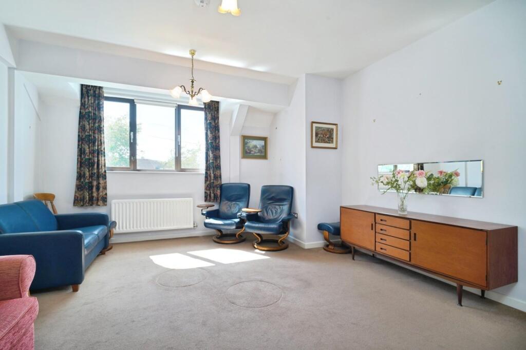 LOUNGE 3.jpg