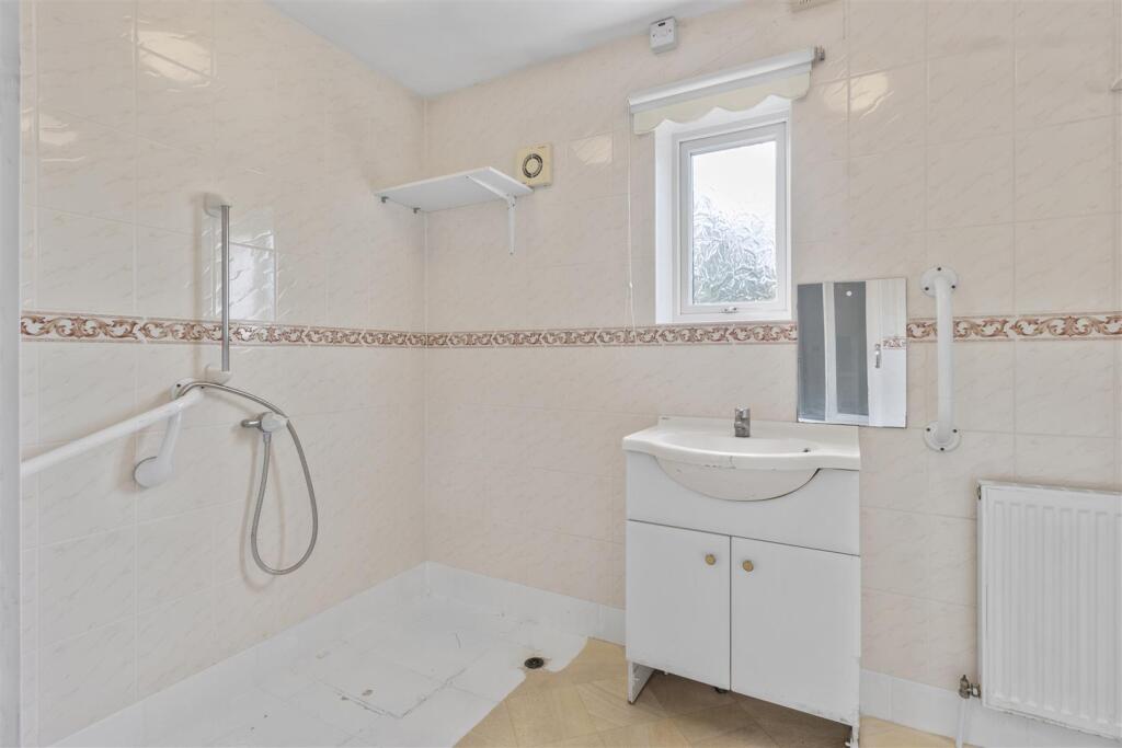 ground floor shower room #2.jpg