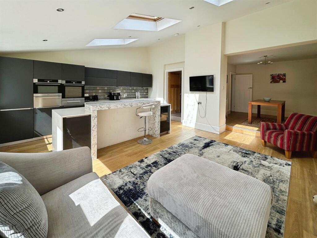 a51a2952--4758-8BCB-BF0D03355A2C-40241-00001A6FB8C