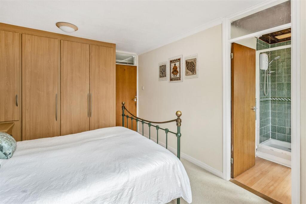 8 Wheatley Close, Banbury-20.jpg