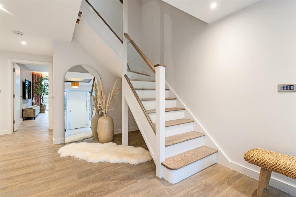 304 Sandbanks Road 327170 - (19).jpg