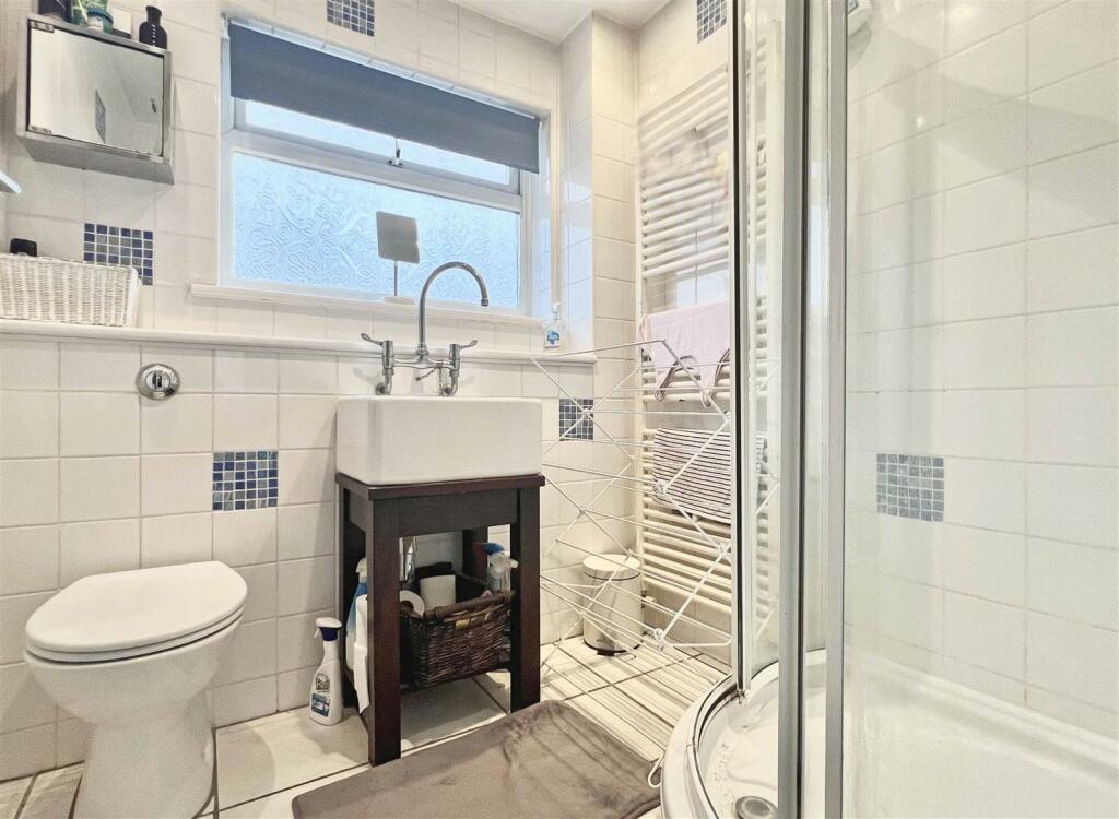 Shower Room.jpg