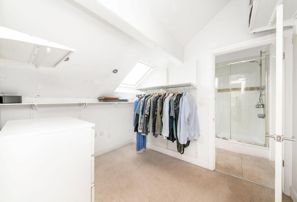 BEDROOM FIVE / DRESSING ROOM