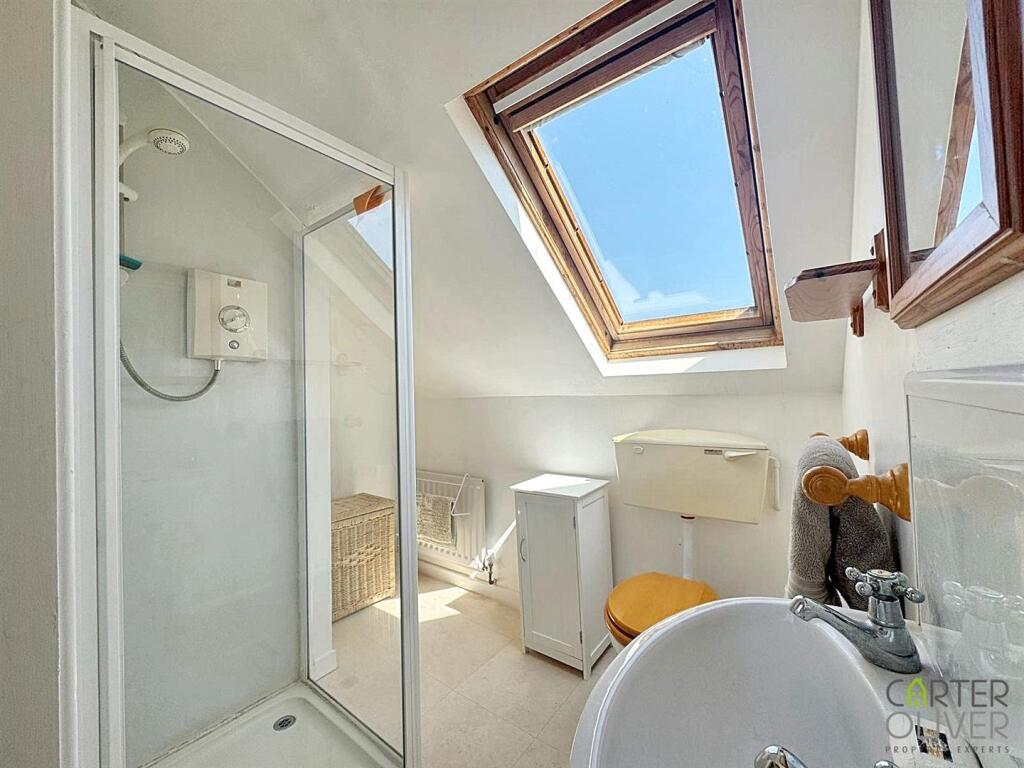Shower Room 1st Floor