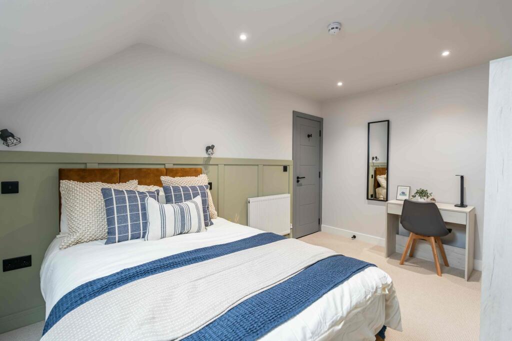 Bright and stylish bedroom with a comfortable d...