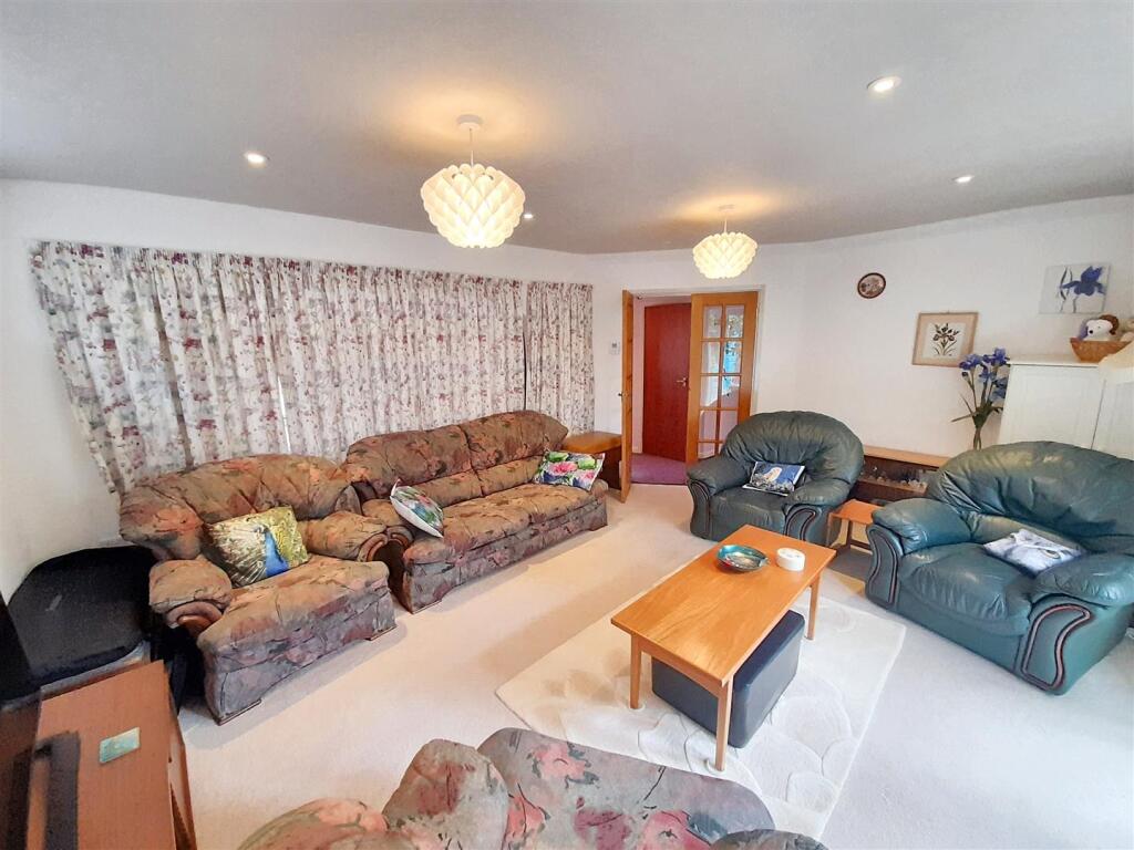 Living room 3 new.jpg