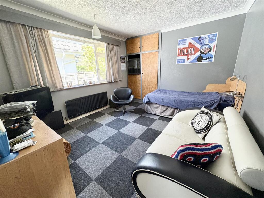 7. bed2.jpg