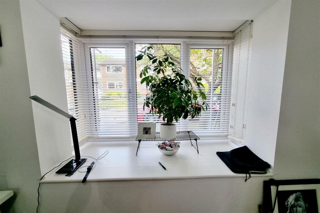 DEEP DOUBLE GLAZED BAY WINDOW TO SIDE: