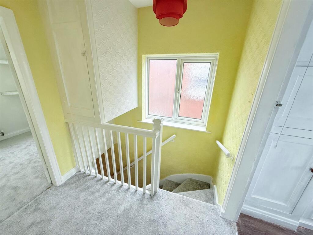 FIRST FLOOR LANDING