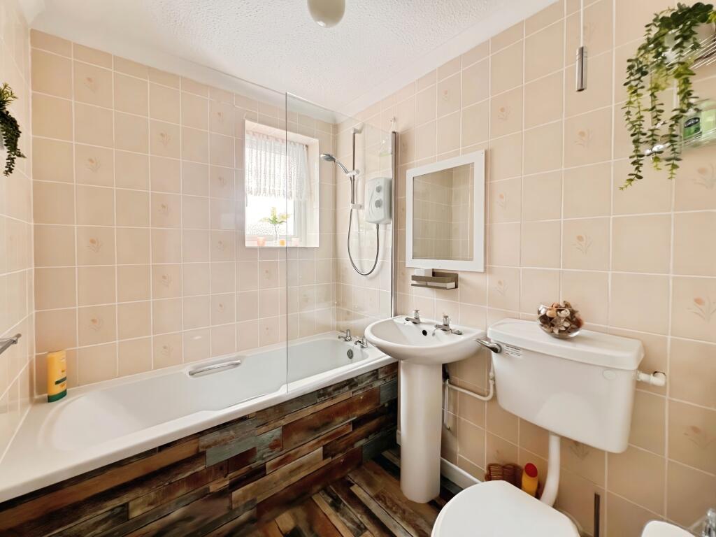 efe57a04bathroom