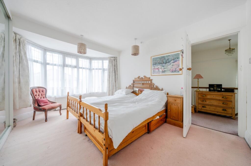 1300598-14-6835bad9cd993