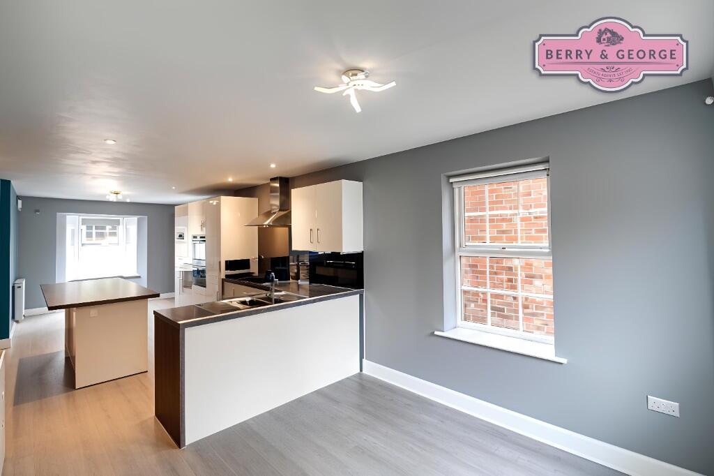 KITCHEN /fAMILY ROOM