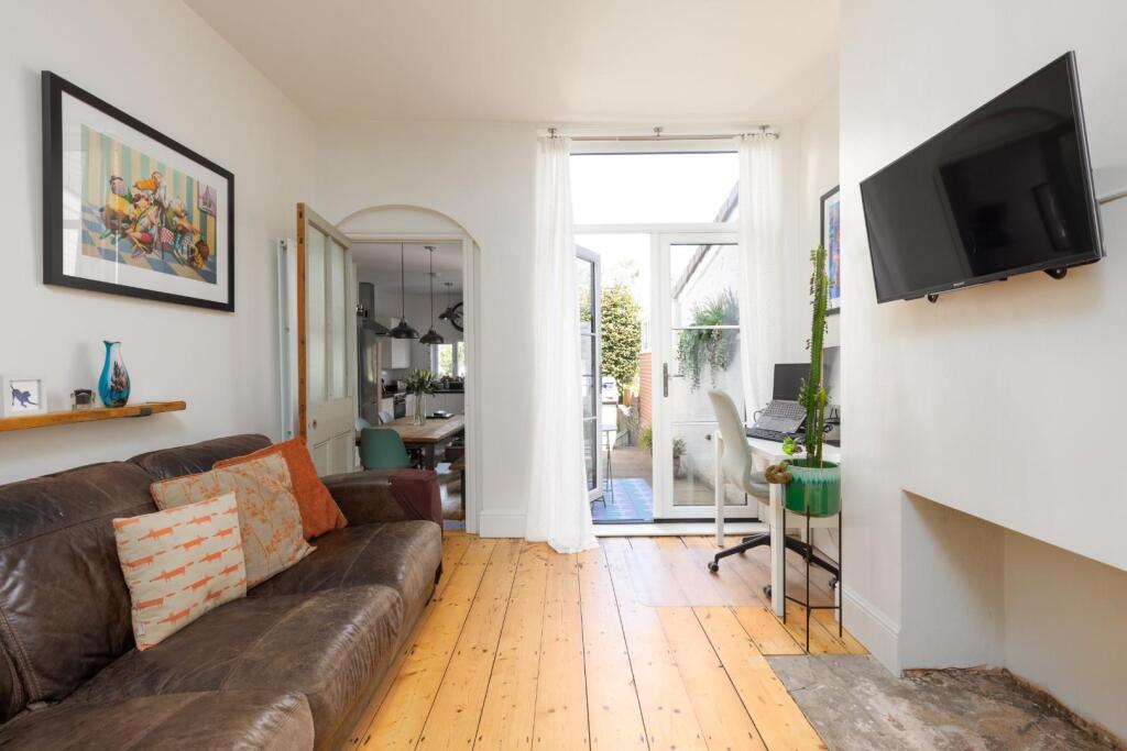 10 Kensington Park Road, BS4-6.jpg